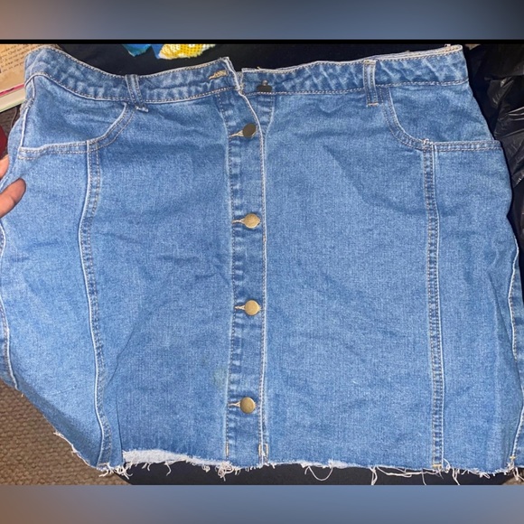 Plus Raw Hem Button Through Denim Skirt - Picture 2 of 2